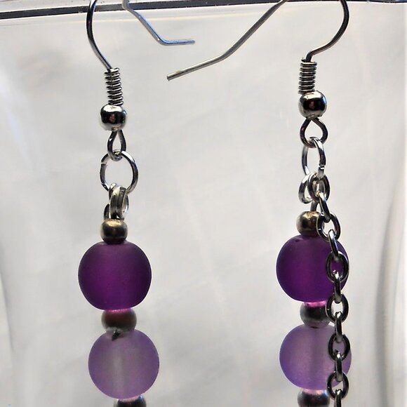 No. 5 Handmade earrings with Tibetan silver 3D revolvers charms - Picture 2 of 2